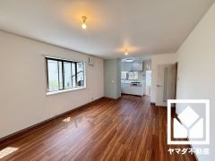 広々15帖のLDKが魅力。家族全員がリラックスできる、ゆったりとした快適リビングで温かい団らんの時間を。