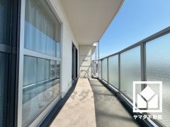 南向きバルコニーで陽当たり、風通し良好。広々としているため、お洗濯物をたっぷりと干す事ができます。