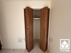 新たに家具を買わなくても良いので、ハンガーパイプ付きのクローゼットは嬉しいですね。