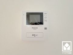 突然の来訪時でも安心なモニター付きインターホンを完備。お留守番中のお子様でも簡単に来訪者の確認ができます。