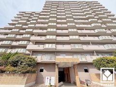 「セブンイレブン西宮小松町2丁目店」まで徒歩7分、「業務スーパー西宮鳴尾店」まで徒歩9分、「キリン堂武庫川店」まで徒歩10分など、お買い物施設が徒歩圏内に複数あり便利な住環境です。