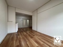 心地よい空間が広がるリビングで、家族みんなが快適に過ごせる時間を提供。