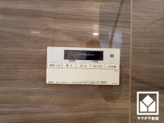 ボタン1つで自動でお湯張りができるオートバス機能付き。追い炊き機能もございますので、いつでも温かいお風呂に入ることができます。