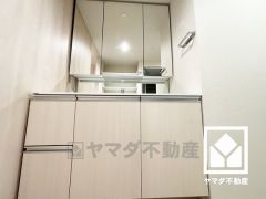 玄関から洗面室が近く、帰宅後すぐに手を洗えて衛生的です。