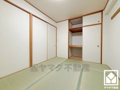 子どもの遊び場、お昼寝スペース、時には書斎にも。和室があると、暮らしの幅がぐんと広がる。