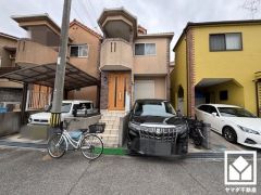 南側に車で2分の距離に山手幹線が通っています。名神高速道路の尼崎インターチェンジも下道10分圏内で神戸方面や大阪方面へ出やすく、車での移動にも便利な立地です。