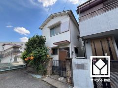 東側が広場となっており開けているため、陽当たり・風通し良好です。