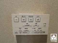 温水洗浄便座付きで、季節を問わずいつでも温かい便座をお使いいただけます。