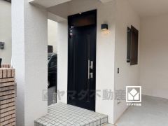 インナーガレージを1台分完備。重い荷物や雨の日の移動もスムーズで、快適なカーライフを実現。