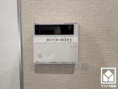 ボタン1つで自動でお湯張りができるオートバス機能付き。追い炊き機能もございますので、いつでも温かいお風呂に入ることができます。