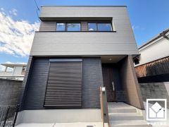 3段階中最も高いレベルの耐震等級3を取得。災害復興拠点に求められる水準の耐震性を備えた住宅で、安心してお住まいいただけます。