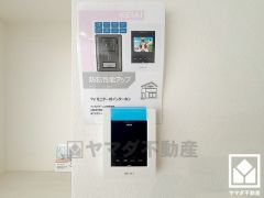 突然の来訪時でも安心なモニター付きインターホンを完備。お留守番中のお子様でも簡単に来訪者の確認ができます。