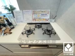 家族のごはん作りがはかどる。同時調理ができる3口コンロ付き。