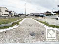 キッチンには床下収納もございます。災害時の非常食や食料品のストックなどを保存できます。