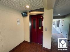 スムーズな移動を叶えるエレベーター。忙しい朝も快適に、ストレスフリーな暮らしをサポート。