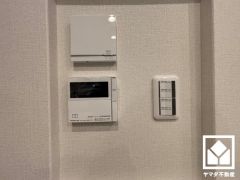 床暖房3点付きで、寒い冬でも足元ポカポカ。ホコリを巻き上げないのでお子様のいるご家庭にもおすすめです。エアコンの風が苦手な方や、アレルギー体質の方も快適にお住まいいただけます。
