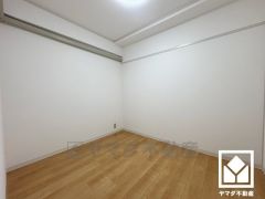 収納力豊富なウォークインクローゼット付き。お洋服はもちろん季節の荷物、趣味の道具や日用品のストックなども収納可能。