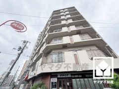 「コノミヤ尼崎店」まで徒歩2分、「ローソン尼崎神田北通七丁目店」まで徒歩2分、「スギドラッグ尼崎三和店」まで徒歩5分など、お買い物施設が徒歩圏内に複数あり便利な住環境です。