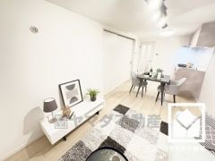 シンプルで美しいデザインのリビングが、毎日の生活に彩りを添える。