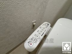 温水洗浄便座付きで、季節を問わずいつでも温かい便座をお使いいただけます。