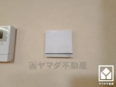 床暖房付きで、寒い冬でも足元ポカポカ。ホコリを巻き上げないのでお子様のいるご家庭にもおすすめです。