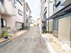 「サンディ尼崎長洲店」まで徒歩7分、「ウエルシア尼崎長洲店」まで徒歩7分など、お買い物施設が徒歩圏内に複数あり便利な住環境です。