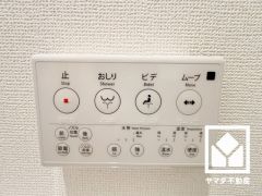 温水洗浄便座付きで、季節を問わずいつでも温かい便座をお使いいただけます。