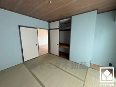 押入にはお客様用の座布団や寝具も収納可能です。