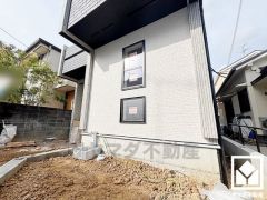 3段階中最も高いレベルの耐震等級3を取得。災害復興拠点に求められる水準の耐震性を備えた住宅で、安心してお住まいいただけます。制震ダンパーも搭載し繰り返す地震にも強い住宅です。