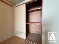 押入にはお客様用の座布団や寝具も収納可能です。