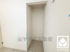 クローゼットは奥行きがあるので、収納力も申し分ありません。