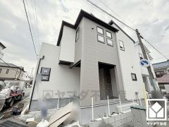 階段下にはキッズヌックスペースがございます。カウンターや4段の稼働棚も設置されており、お子様のスタディスペースなどとしてご活用いただけます。