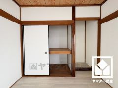 2階洋室には床の間があり、空間にメリハリが生まれます。