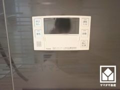 ボタン1つで自動でお湯張りができるオートバス機能付き。追い炊き機能もございますので、いつでも温かいお風呂に入ることができます。