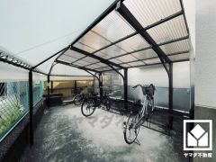 屋根付き駐輪場なので、雨や風、直射日光から自転車を守ることができます。