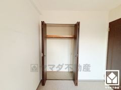 新たに家具を買わなくても良いので、ハンガーパイプ付きのクローゼットは嬉しいですね。