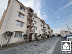 室内洗濯機置場がございますので、天候に左右されず洗濯していただけます。