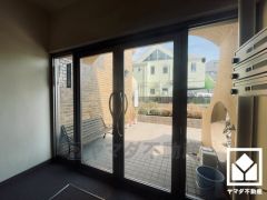 集合ポストが備わっています。ダイヤル錠付きなので安心です。