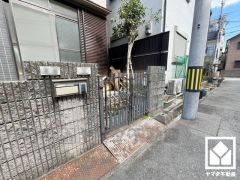「ツルハドラッグ尼崎武庫元町店」まで徒歩4分、「マックスバリュ武庫元町店」まで徒歩5分、「ローソン尼崎武庫之荘三丁目店」まで徒歩5分など、お買い物施設が徒歩圏内に複数あり便利な住環境です。