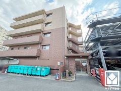 大切なペットと一緒に暮らせる住まいです（規約制限有）。共用部分にペット足洗い場も設置されています。