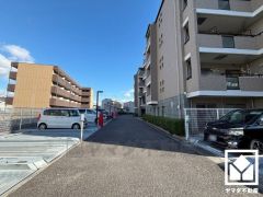 「ローソン尼崎田能二丁目店」まで徒歩4分、「万代尼崎食満店」まで徒歩10分など、お買い物施設が徒歩圏内に複数あり便利な住環境です。