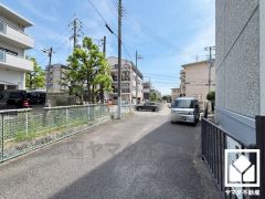 「ローソン西宮段上町六丁目店」まで徒歩3分、「万代仁川店」まで徒歩9分、「ココカラファイン仁川店」まで徒歩7分など、お買い物施設が徒歩圏内に複数あり便利な住環境です。