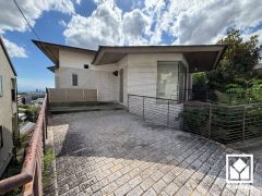 敷地内に駐車スペースを確保。重い荷物や雨の日の移動もスムーズで、快適なカーライフを実現。