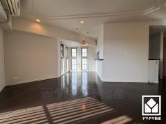 おしゃれなインテリアが映えるリビングで、リラックスしたひとときを過ごせます。