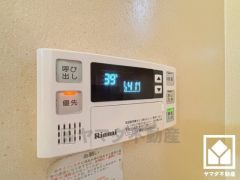 ボタン1つで自動でお湯張りができるオートバス機能付き。