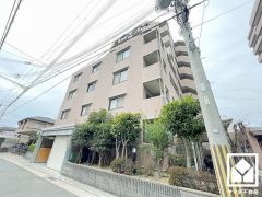 突然の来訪時でも安心なモニター付きインターホンを完備。お留守番中のお子様でも簡単に来訪者の確認ができます。