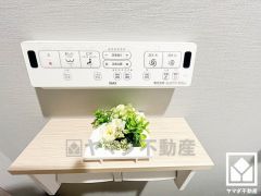 温水洗浄便座付きで、季節を問わずいつでも温かい便座をお使いいただけます。