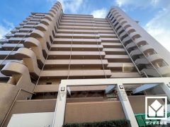 宅配ボックスも完備しています。留守でも安心、荷物の受け取りをスムーズに。