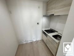 独立型キッチンなので生活感が出にくく、リビングの美観を損ねません。急な来客でも慌てず、お料理に集中しやすい環境です。