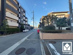 「セブンイレブン西宮小松町2丁目店」まで徒歩7分、「業務スーパー西宮鳴尾店」まで徒歩9分、「キリン堂武庫川店」まで徒歩10分など、お買い物施設が徒歩圏内に複数あり便利な住環境です。